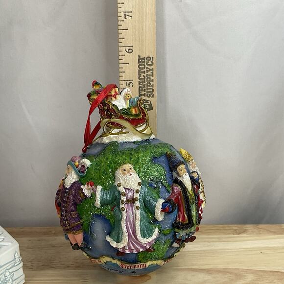 Christopher Radko Christmas Ornament - Santa's Around the World II - 2001 - Picture 4 of 12